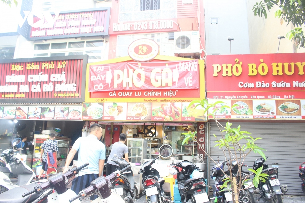 huge crowds emerge as hanoi sees hair salons and eateries reopen picture 10