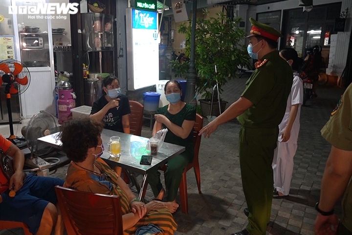 hanoi eateries face difficulties due to early shutdown for covid-19 fight picture 5