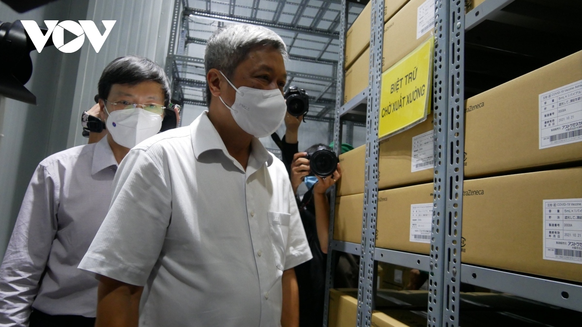 view inside cold storage containing 800,000 vaccine doses in ho chi minh city picture 2