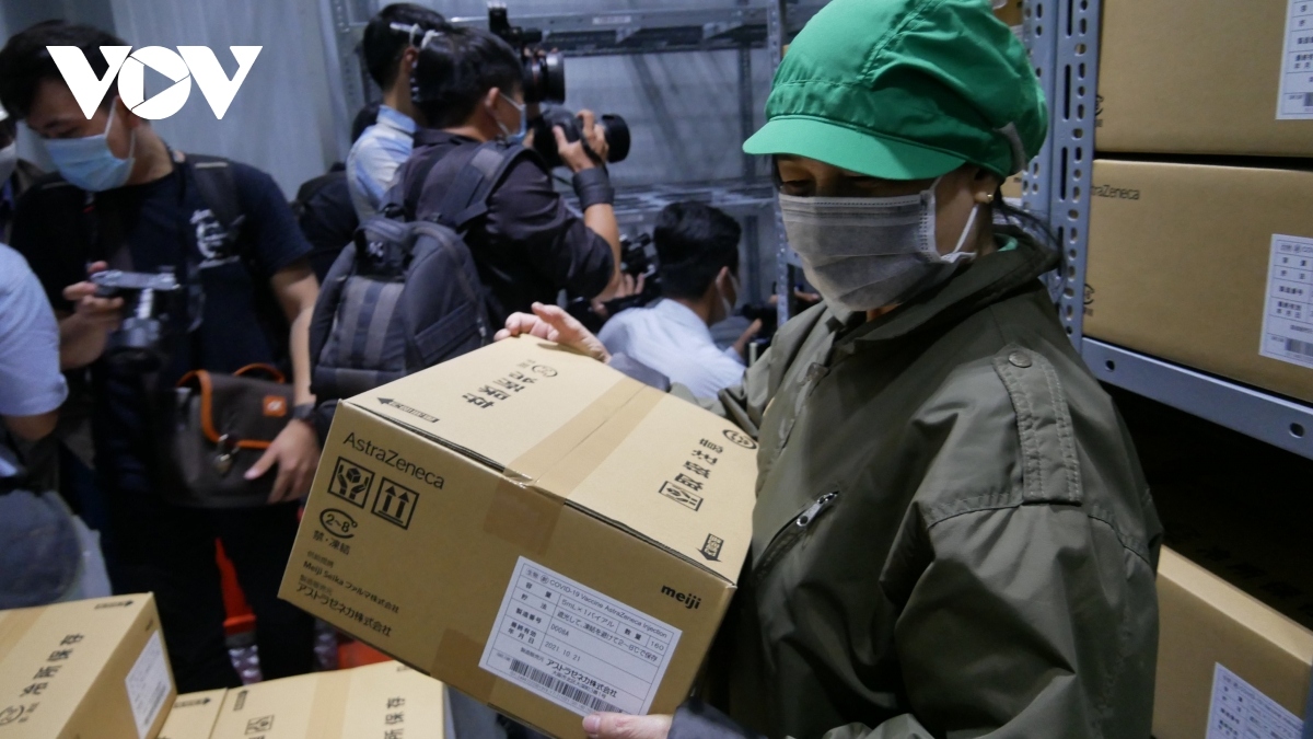 view inside cold storage containing 800,000 vaccine doses in ho chi minh city picture 4