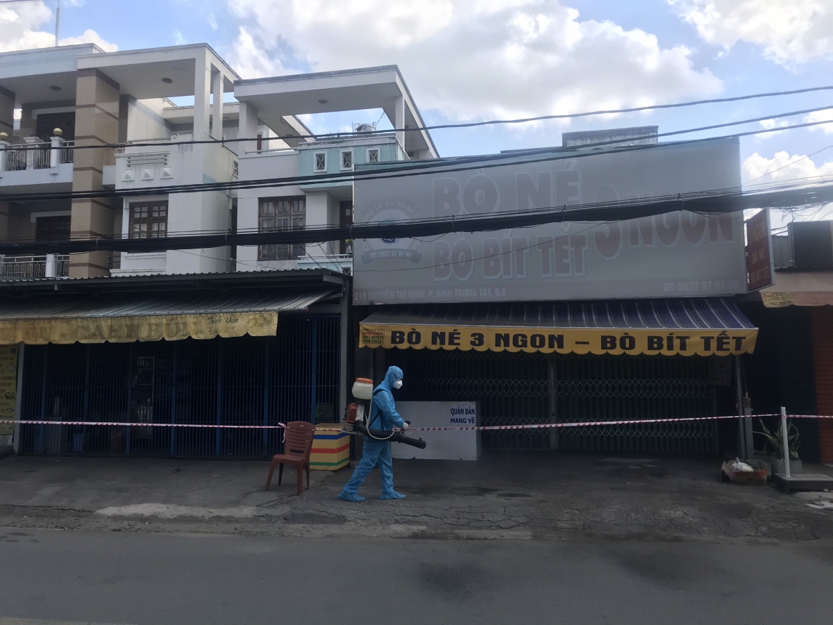 Xử lý khu vực liên quan ca bệnh nhân tại TP.Thủ Đức Khu vực 2 (Ảnh: HCDC)