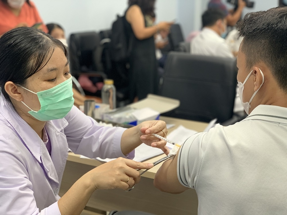 Hơn 2,3 triệu người ở TP.HCM trong nhóm ưu tiên tiêm vaccine phòng Covid-19