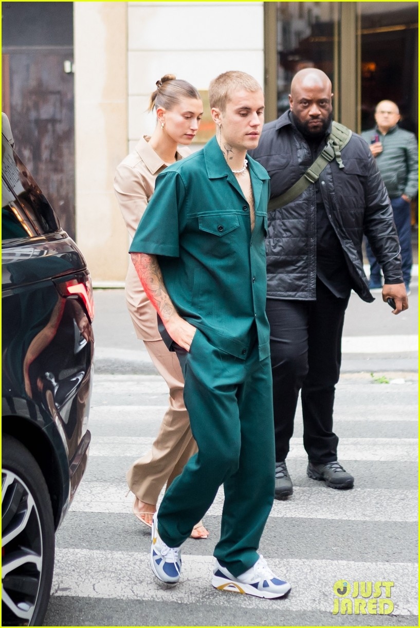 Justin Bieber Performs in Flared Leather Pants at Grammy Awards 2022 –  Footwear News