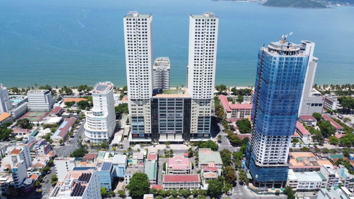 Khu đất của Trường Chính trị tỉnh Khánh Hòa nay thành một tổ hợp thương mại chung cư trước mặt Trụ sở Tỉnh ủy Khánh Hòa.