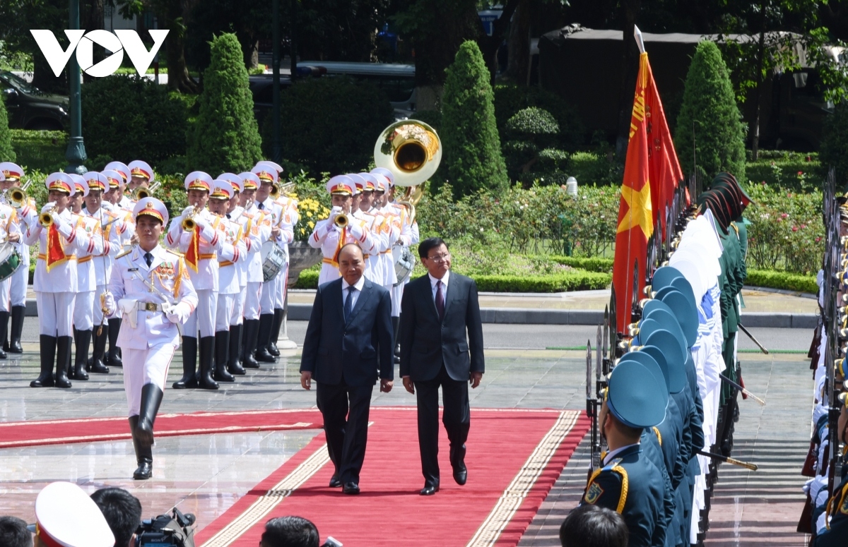 welcome ceremony for top lao leader in hanoi picture 3