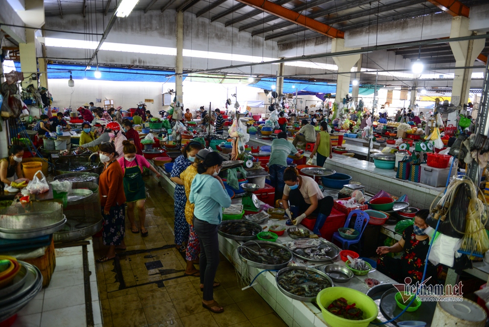 market in hcm city issues coupons to locals amid covid-19 fight picture 11 market in hcm city issues coupons to locals amid covid-19 fight picture 11