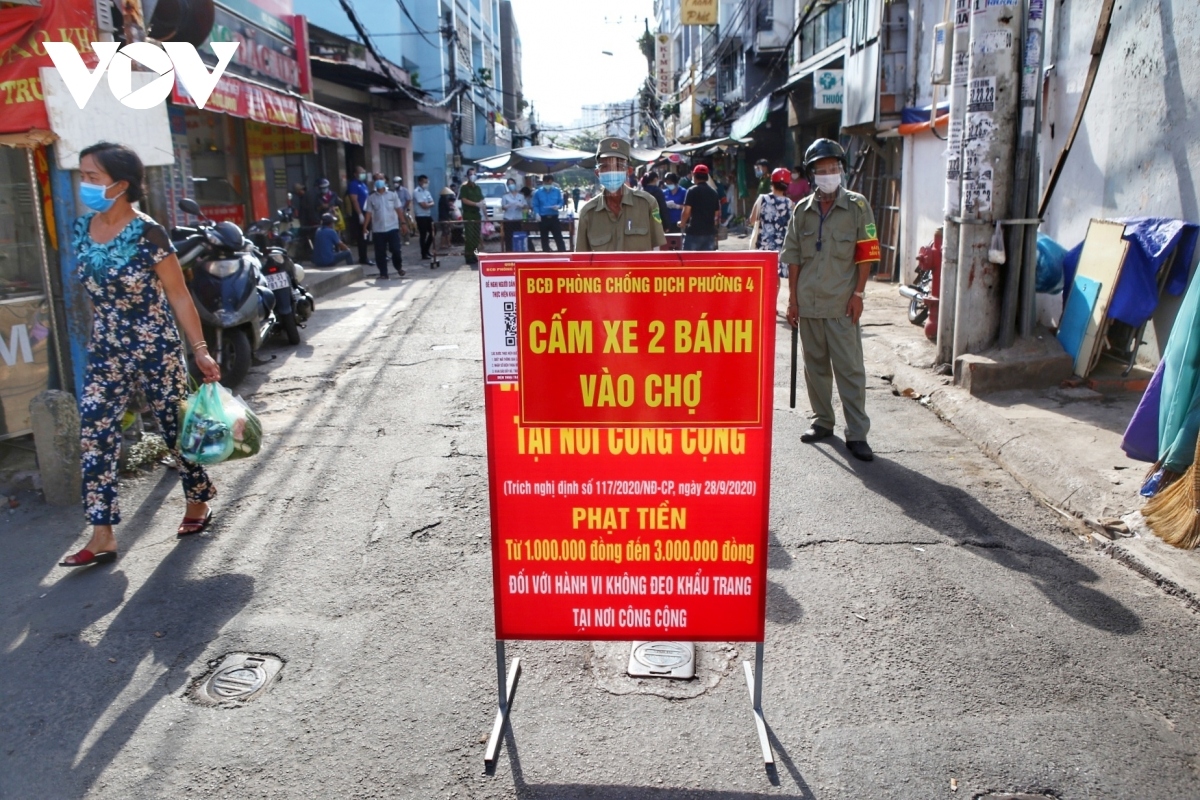 hcm city tightens covid-19 prevention at wet markets picture 8