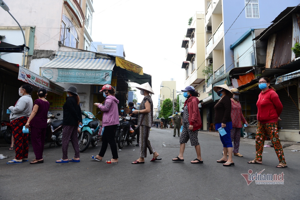 market in hcm city issues coupons to locals amid covid-19 fight picture 9 market in hcm city issues coupons to locals amid covid-19 fight picture 9