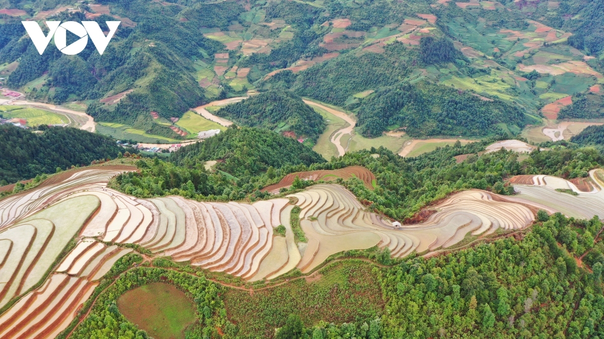 Terraced fields not only help local residents to boost their income, but also to develop the local tourism industry.