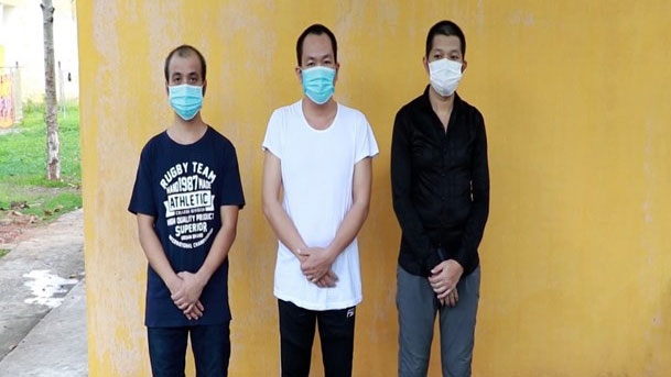three men prosecuted for arranging illegal exit for foreigners in vietnam picture 1
