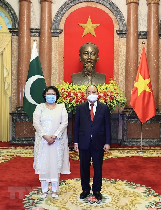 president nguyen xuan phuc hosts foreign ambassadors picture 3