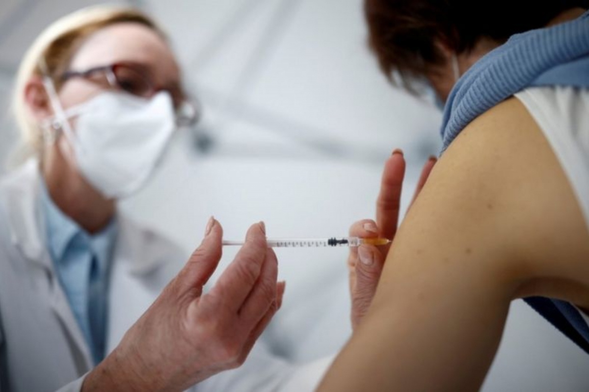 romania bat dau tiem vaccine covid-19 cho tre tu 12 den 15 tuoi hinh anh 1