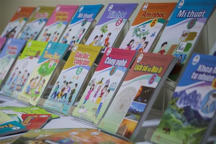 Giá sách giáo khoa mới tăng "sốc": Nhà nước nên định giá?