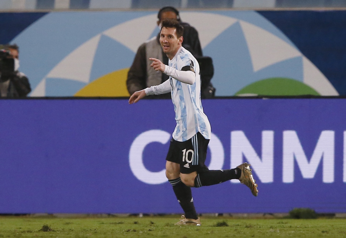 Messi hiện tại là cầu thủ vừa ra sân nhiều lần nhất, vừa ghi bàn nhiều nhất cho ĐT Argentina. (Ảnh: Reuters).  