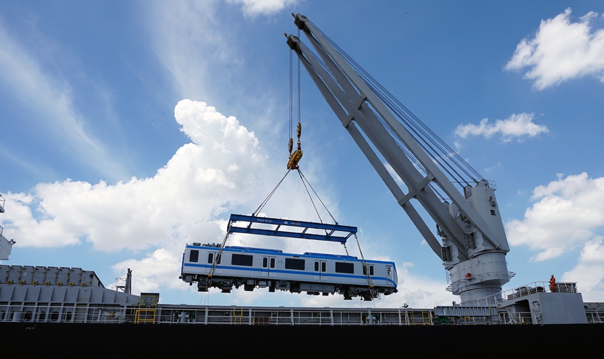 Thêm 2 đoàn tàu metro số 1 cập cảng ở TP.HCM