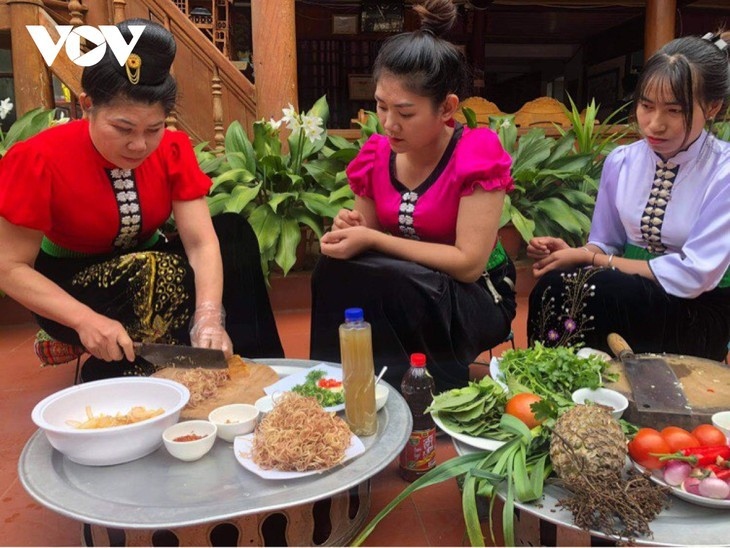 buffalo meat dishes of the thai ethnic group picture 2