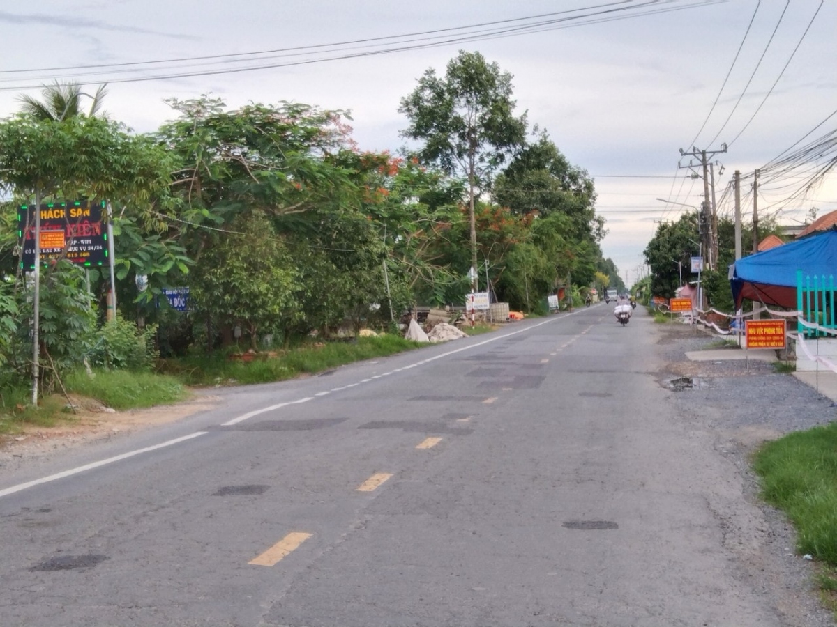 Người dân Thị xã Cai Lậy nghiêm túc thực hiện cách ly xã hội.
