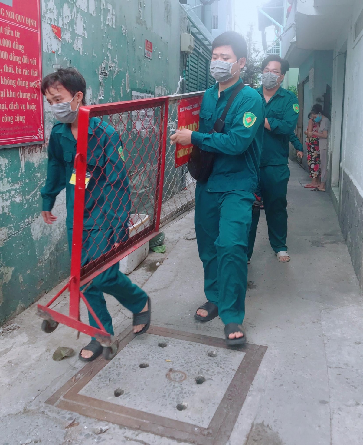 Dỡ phong tỏa ở hẻm Nguyễn Bặc, Phường 3 quận Tân Bình (Ảnh HCDC)