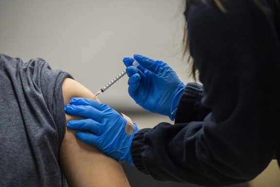Một số công ty đang nghiên cứu về loại vaccine có thể sử dụng mà không cần kim tiêm. (Ảnh minh họa: Getty Images)