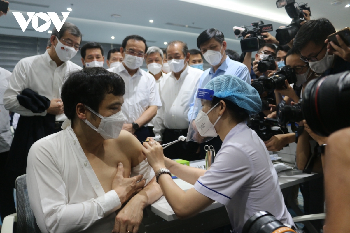 hcm city launches historic covid-19 vaccination campaign picture 3