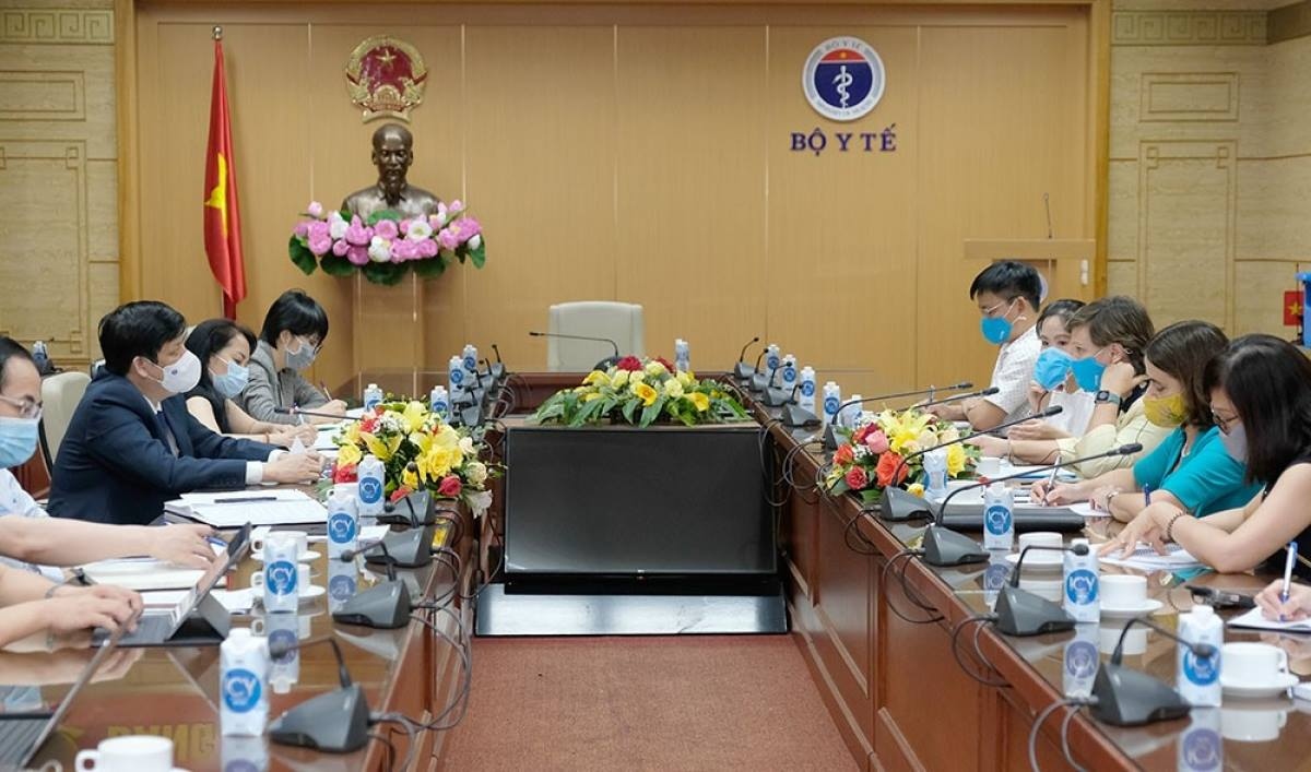 vietnam expects additional covid-19 vaccine supply from covax facility picture 1