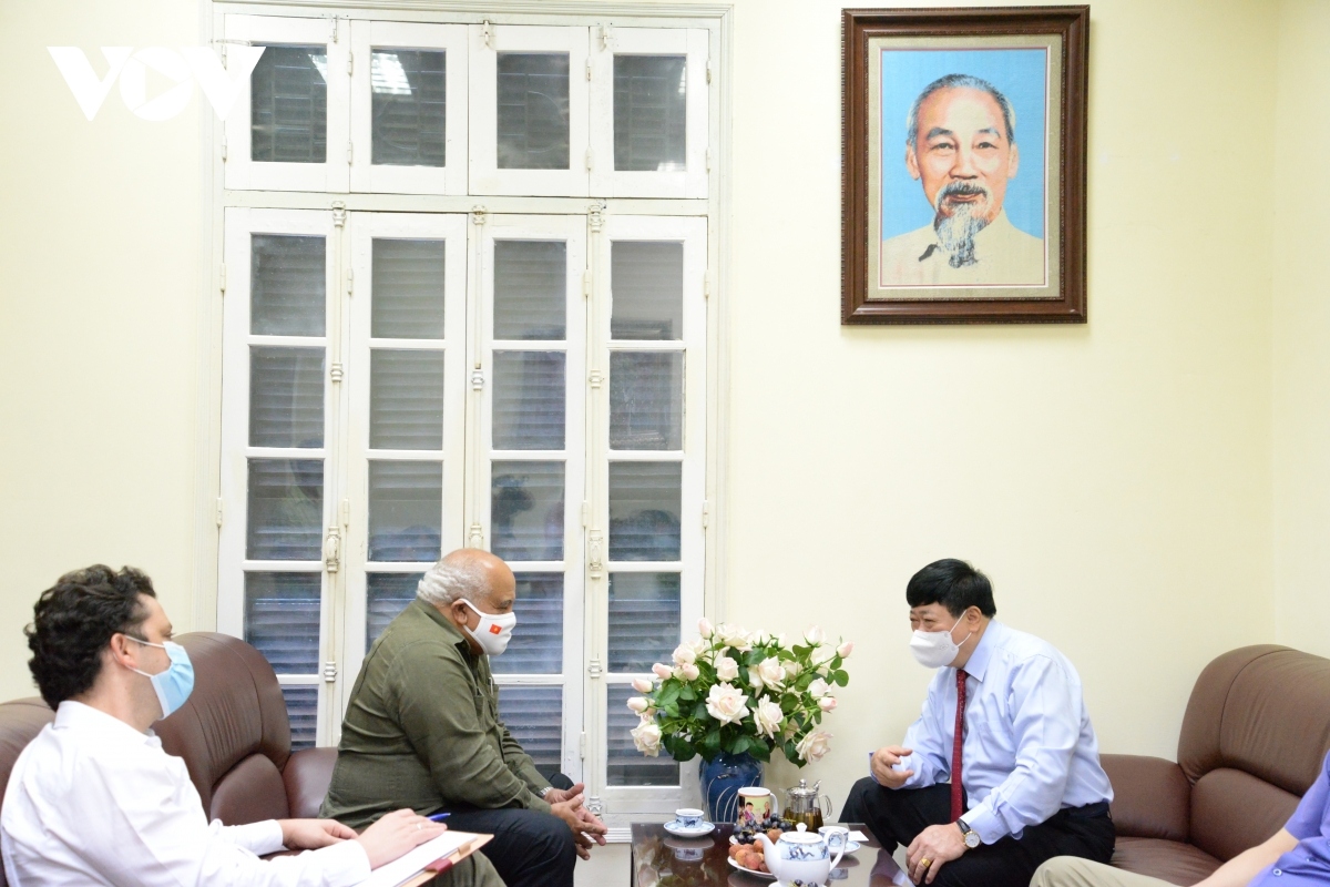 vov hosts meeting with newly accredited cuban ambassador to vietnam picture 2