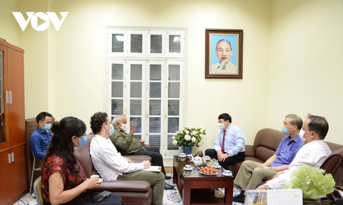 vov hosts meeting with newly accredited cuban ambassador to vietnam picture 4
