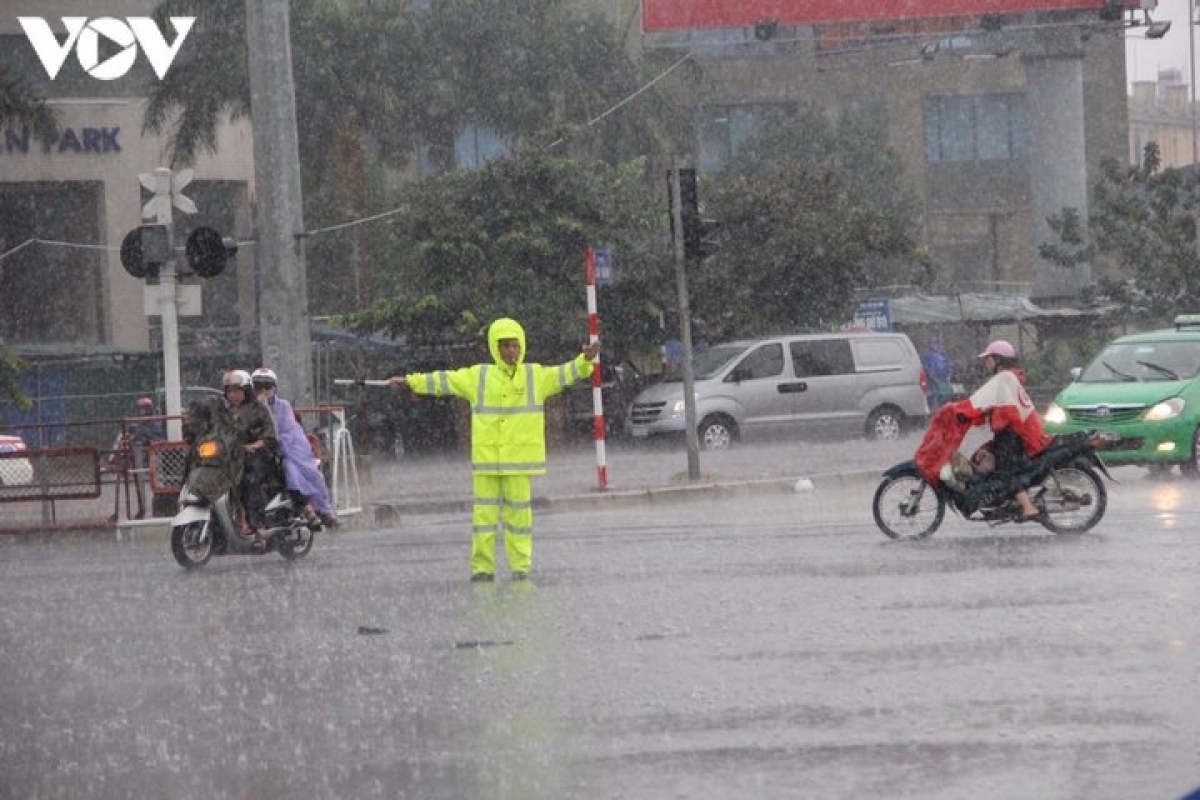 hanoi hit by extreme rainfall following low-pressure trough picture 1