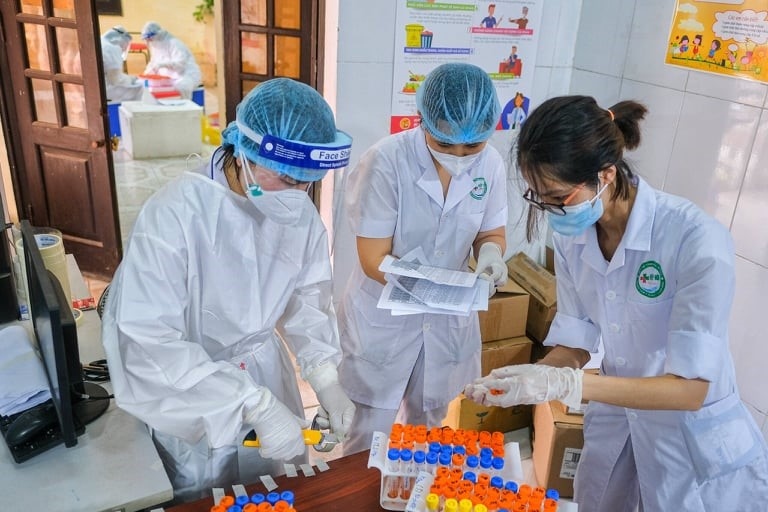 vietnam s covid-19 cases move close to 10,000 picture 1