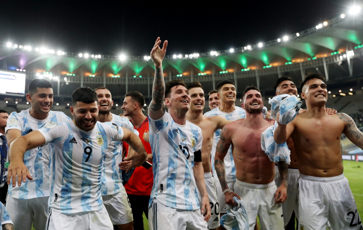 messi duoc dong doi cong kenh sau khi giup argentina vo dich copa america 2021 hinh anh 4