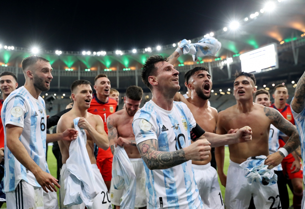 messi duoc dong doi cong kenh sau khi giup argentina vo dich copa america 2021 hinh anh 8