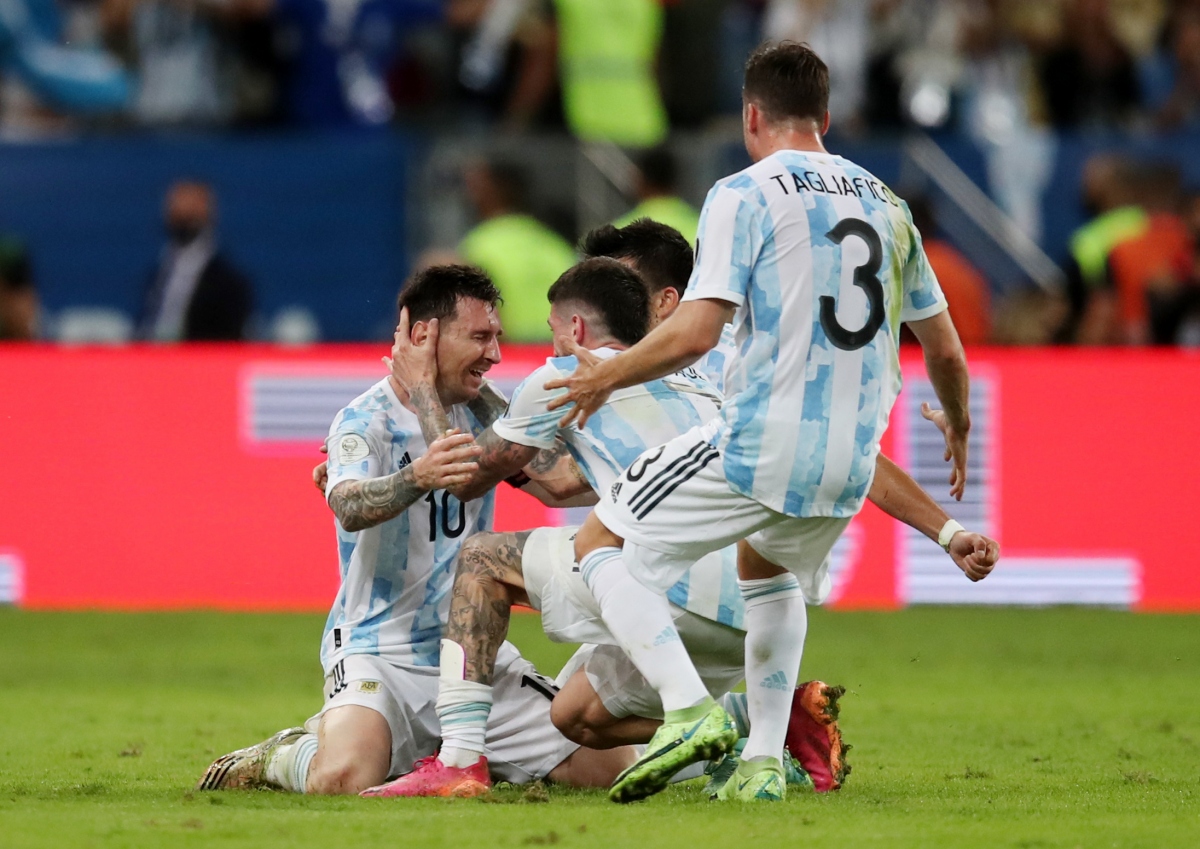 messi duoc dong doi cong kenh sau khi giup argentina vo dich copa america 2021 hinh anh 2