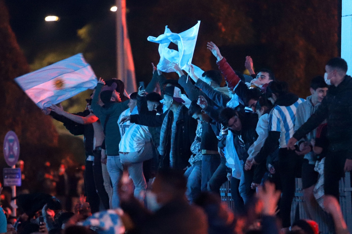  bien nguoi argentina do ra duong an mung messi cung dong doi vo dich copa america 2021 hinh anh 5