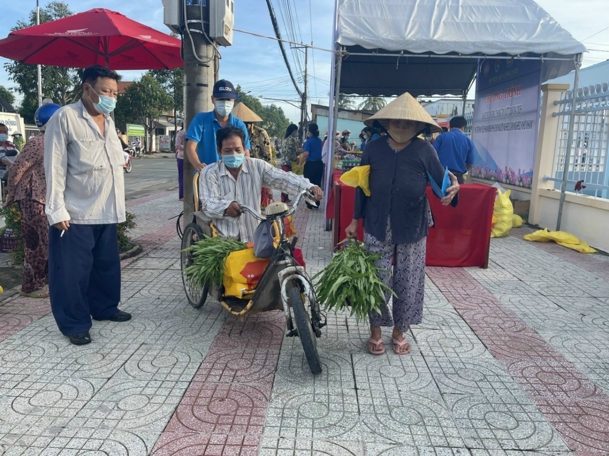 cac dia phuong dong loat trien khai goi ho tro 1,5 trieu cho lao dong tu do hinh anh 4