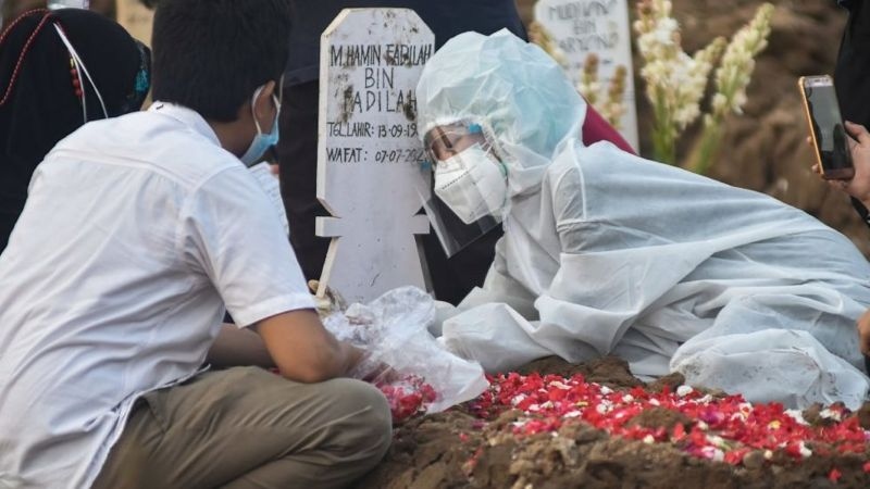 72.000 người chết do Covid-19, Indonesia đi từ khủng hoảng y tế ...