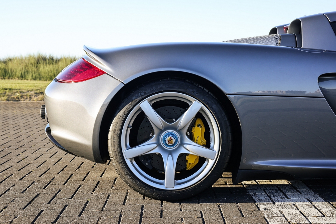 can canh porsche carrera gt tung duoc so huu boi tay dua jenson button hinh anh 3