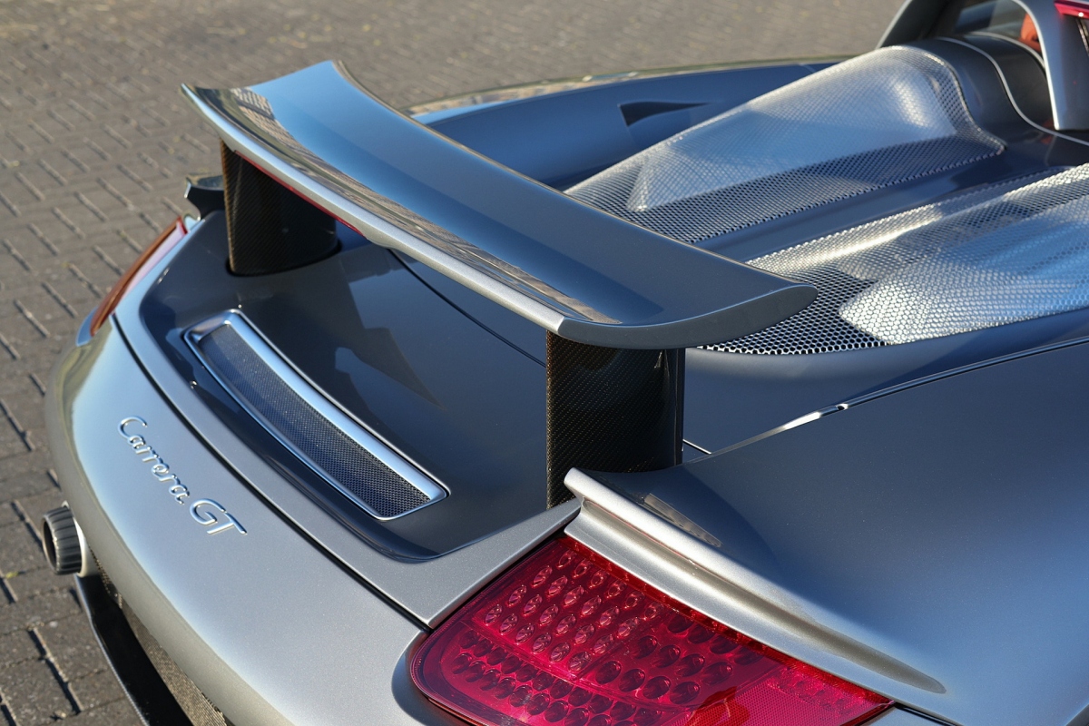 Cận cảnh Porsche Carrera GT từng được sở hữu bởi tay đua Jenson Button | Cận cảnh Porsche Carrera GT từng được sở hữu bởi tay đua Jenson Button |