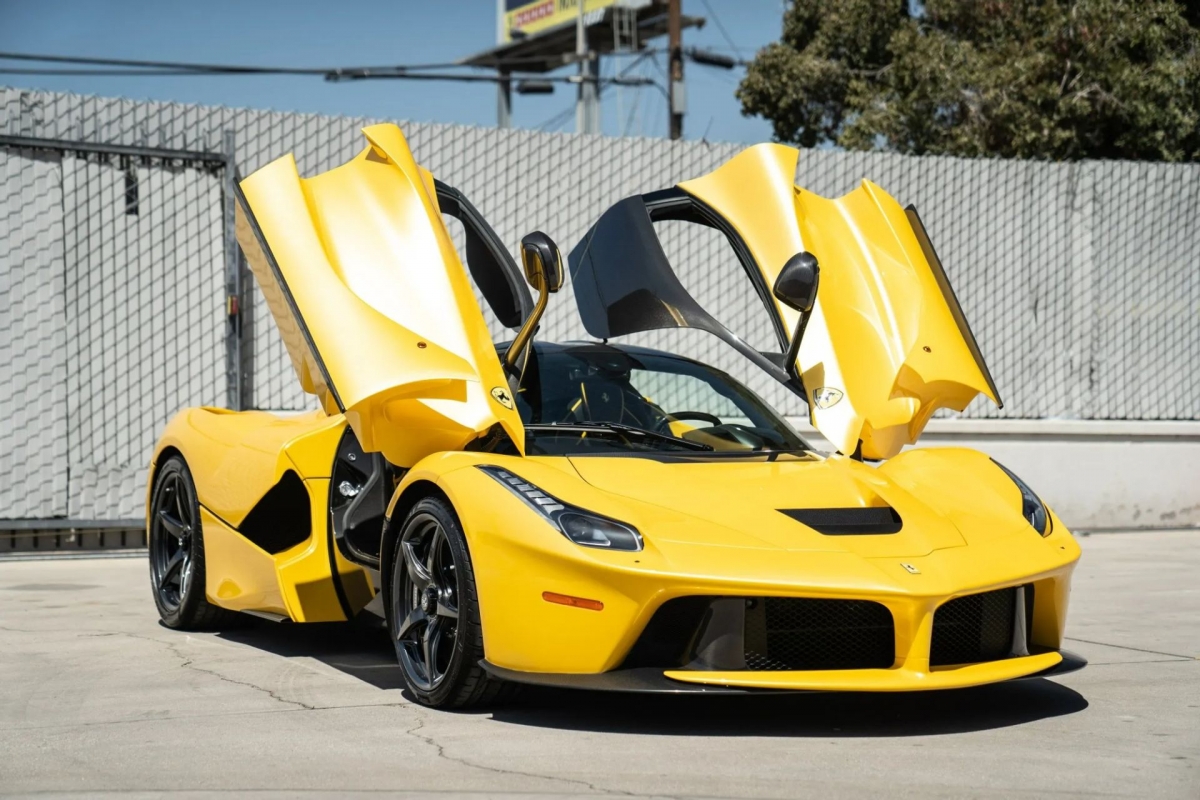 Ảnh chi tiết Ferrari LaFerrari sau 6 năm sử dụng vẫn được rao bán gần 100 tỷ đồng