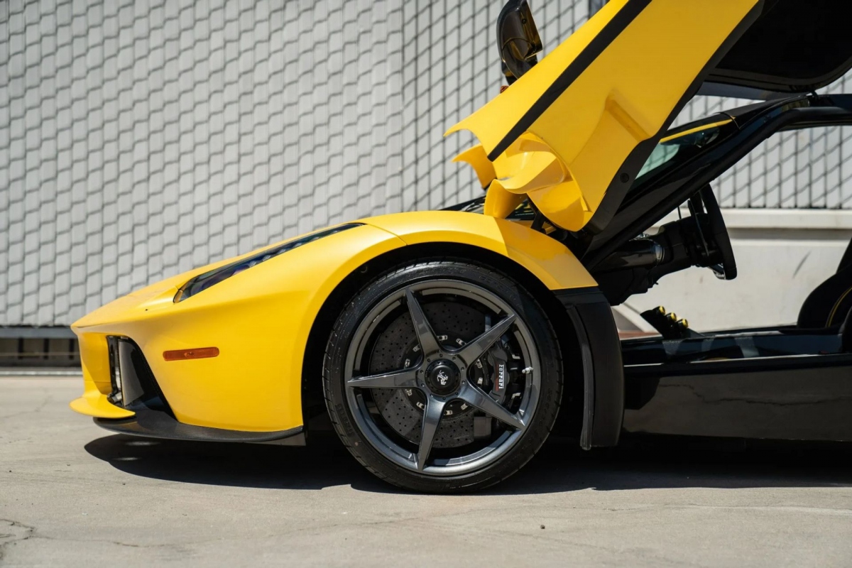 Anh chi tiet ferrari laferrari sau 6 nam su dung van duoc rao ban gan 100 ty dong hinh anh 7