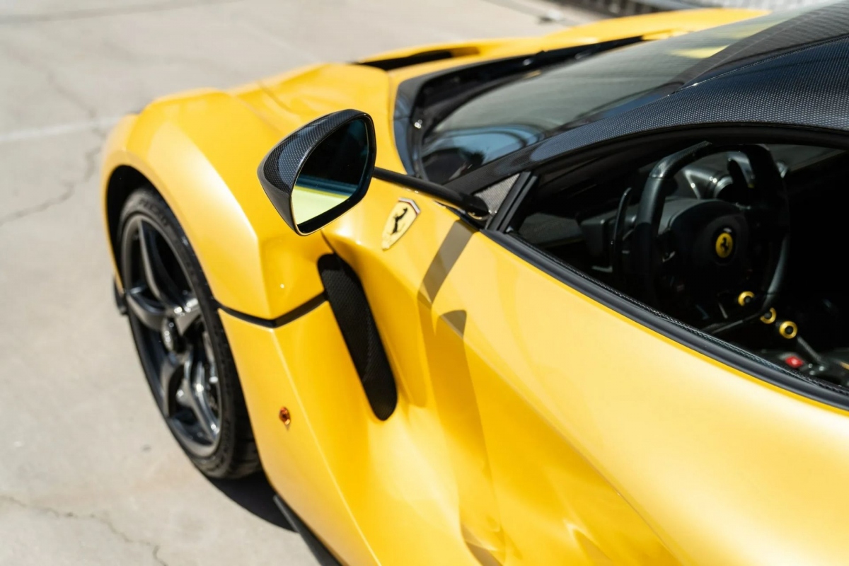 Anh chi tiet ferrari laferrari sau 6 nam su dung van duoc rao ban gan 100 ty dong hinh anh 8
