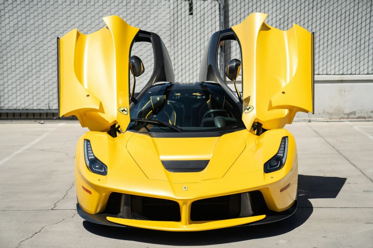 Anh chi tiet ferrari laferrari sau 6 nam su dung van duoc rao ban gan 100 ty dong hinh anh 4