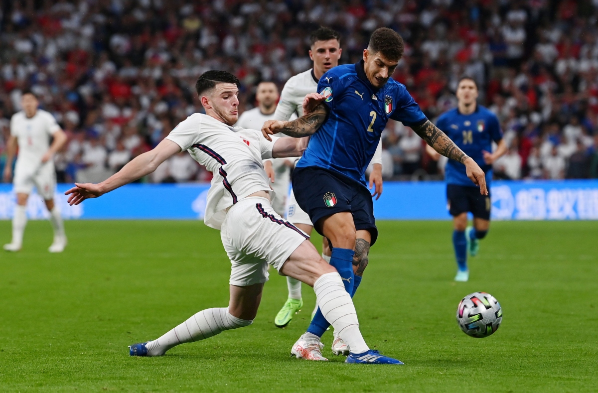 Italia đang gặp vô vàn khó khăn trong việc tìm kiếm đường vào khung thành thủ môn Pickford. (Ảnh: Reuters).