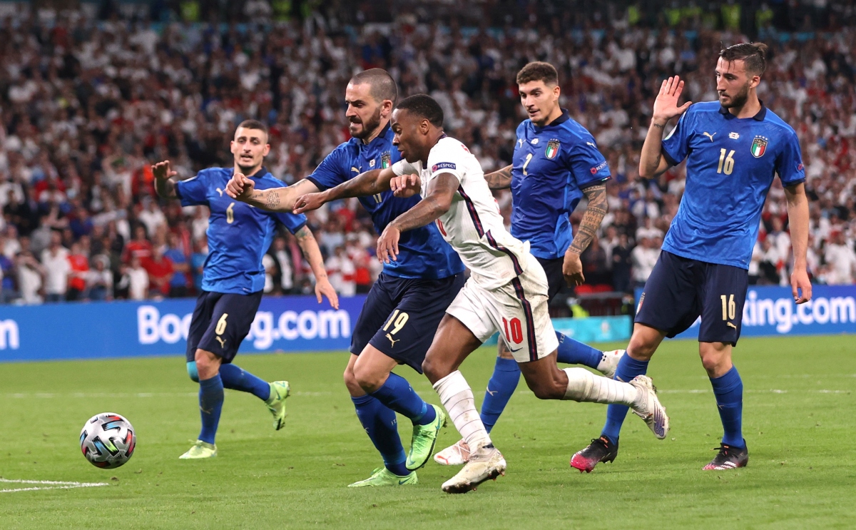 Italia và Anh bước vào phân định thắng thua trong hiệp phụ. (Ảnh: Reuters).