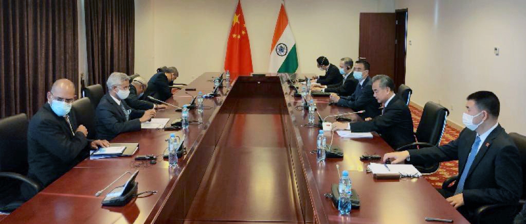 Cuộc họp giữa hai Ngoại trưởng Ấn Độ và Trung Quốc tại Dushanbe, Tajikistan ngày 14/07 (Ảnh: ANI).