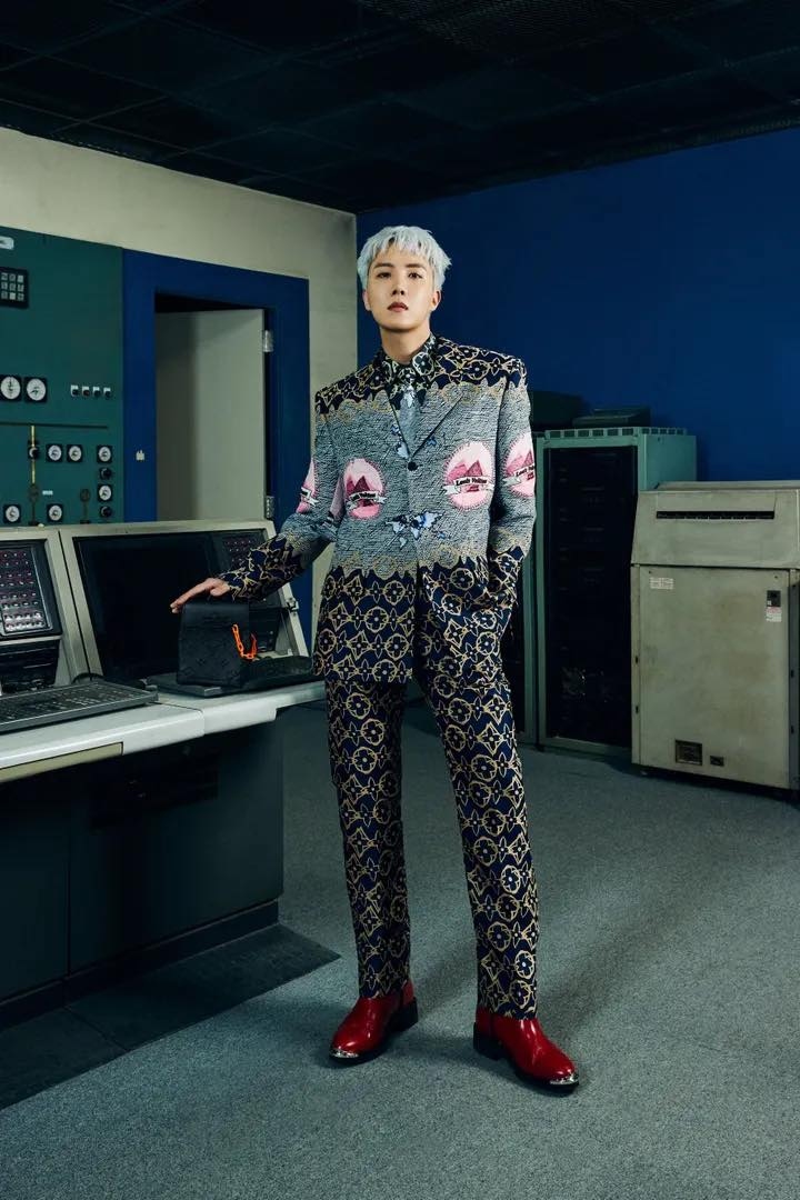 Mặt của LV BTS Jin mô hình đóng trang trí chính của Louis Vuitton Vẻ đẹp  rực rỡ choáng ngợp  KPop News Insde VI