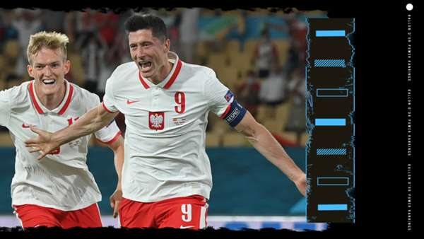 2. Robert Lewandowski (Bayern Munich) | Thành tích trong năm 2021: 34 bàn thắng, 4 kiến tạo. Vô địch Bundesliga &amp; Club World Cup.