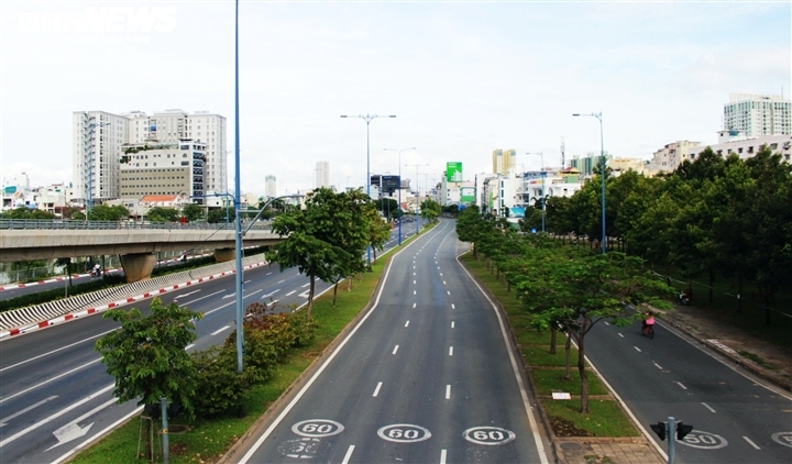 hcm city streets left empty as social distancing measures in effect picture 2