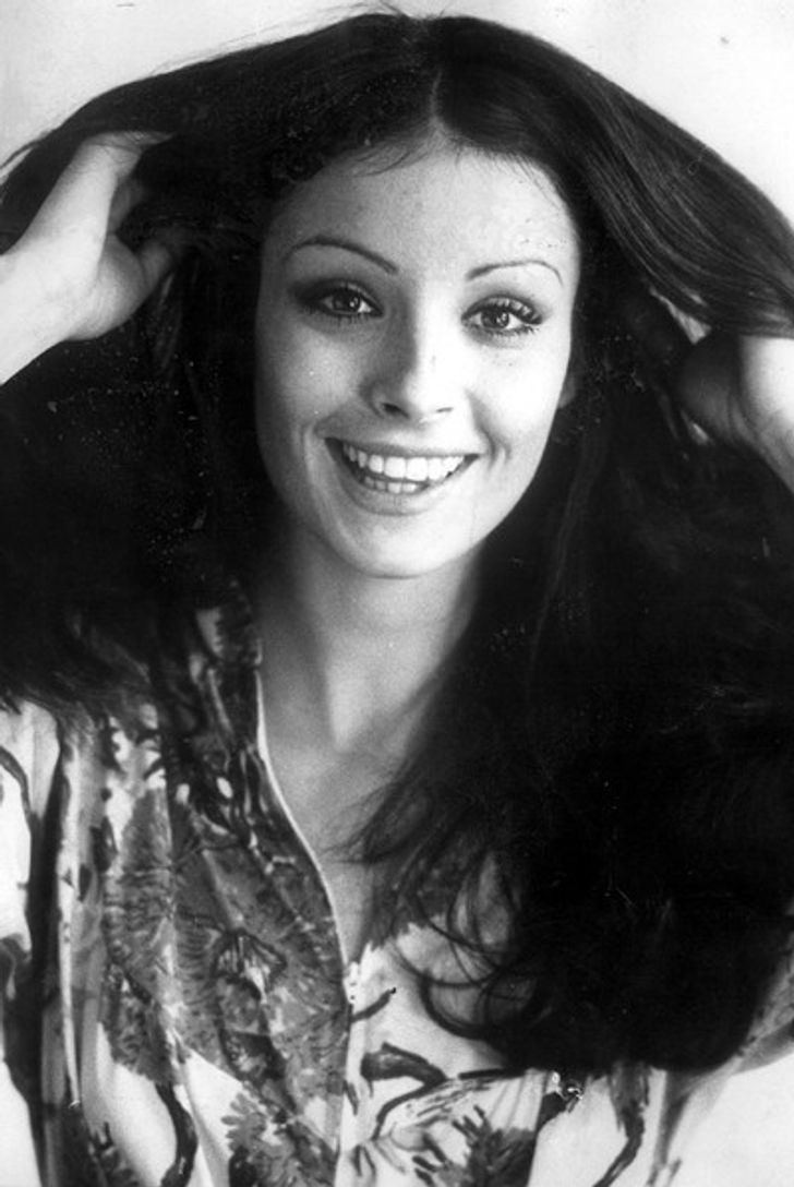 nhan sac cac hoa hau hoan vu tu qua khu den hien tai hinh anh 3