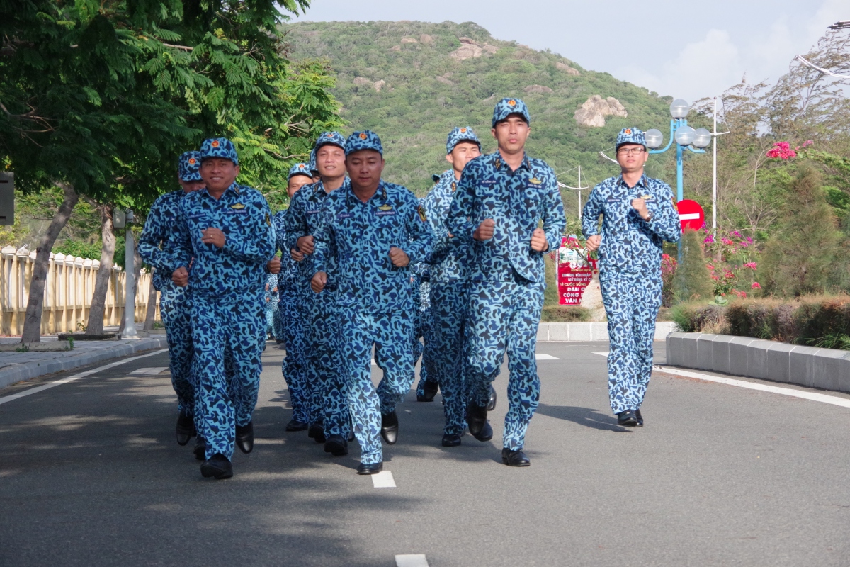 luc luong tau ngam dau tien va niem tu hao bao ve bien tu long dai duong hinh anh 3