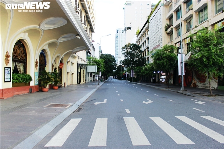 HCM City streets left empty as social distancing measures in effect